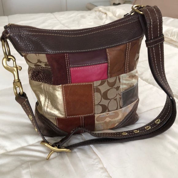 🚫SOLD🚫Coach Patchwork Holiday Purse - Picture 2 of 8